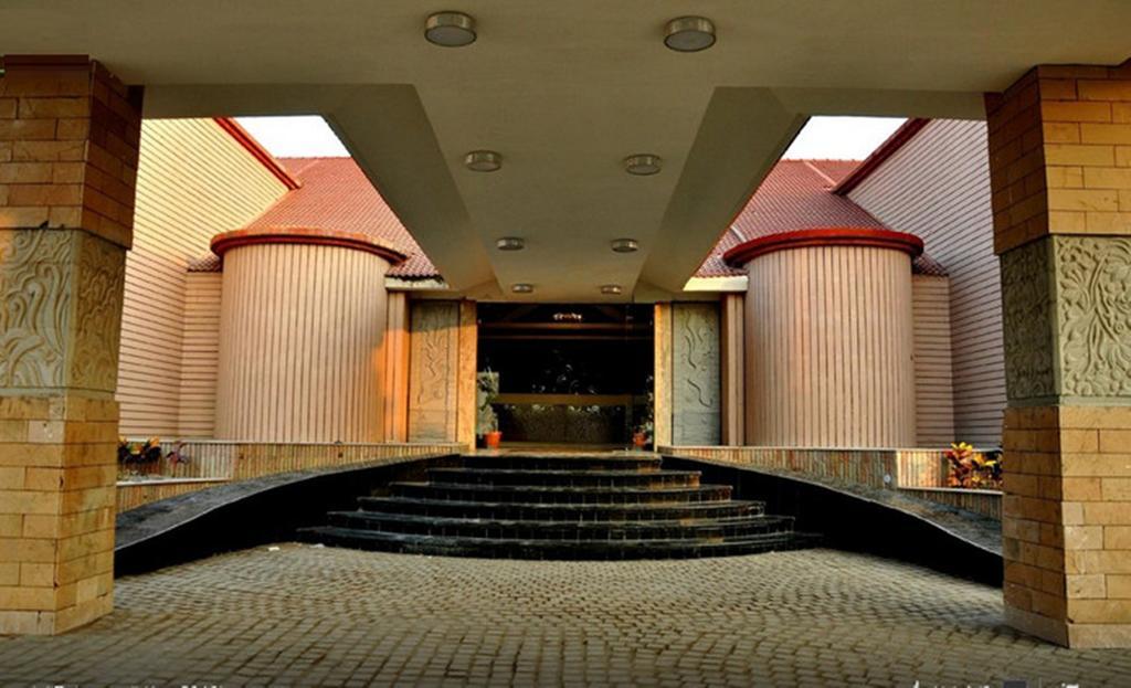 Regenta Resort Bhuj By Royal Orchid Hotels Limited Kültér fotó